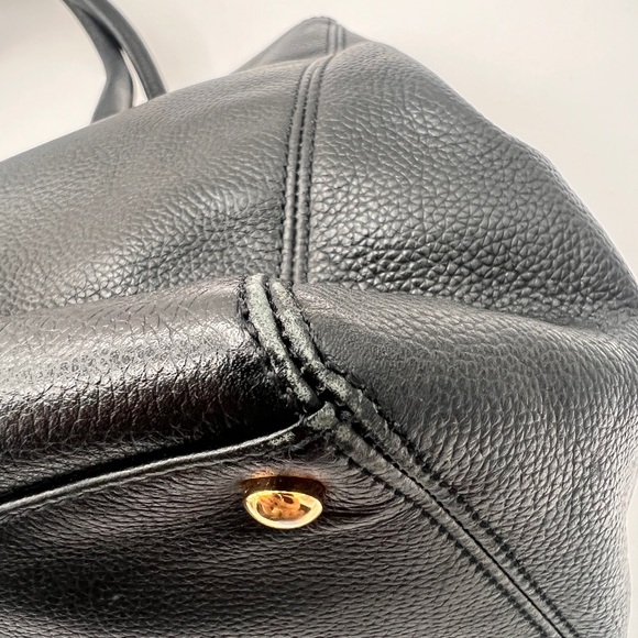 CHANEL Executive Cerf Black Caviar Leather Tote with Gold Accents - Picture 11 of 14